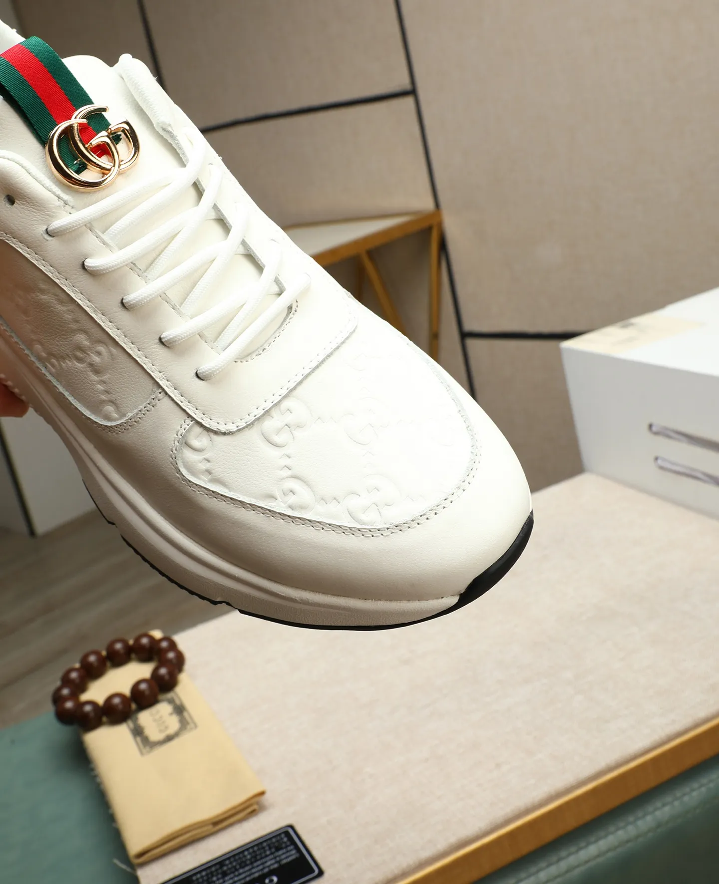 Men's shoes 💰460 GUCCI🔍🔍The latest models are on sale at the same time at the counter. Original calfskin imported from Italy, genuine leather lining, (high-end, extravagant, and classy) with exquisite workmanship. Soles: Original soles specially provided by the original factory. ⚠Exclusive double-layer movable molded soles are super comfortable⚠. Photos of the real thing🎬The real thing is even better🔍🔍"High quality·Follow the order" Code number 38-44